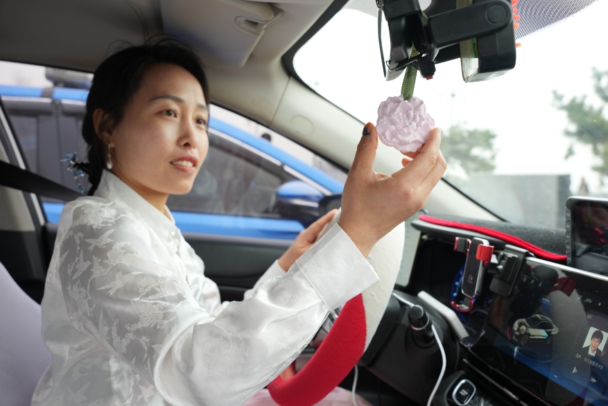 造“牡丹香车”助力牡丹文化节CQ9电子平